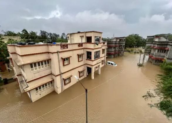 या चक्रीवादळामुळे वित्तहानी मोठ्या प्रमाणावर झाली. परंतु सरकारने केलेल्या उपाययोजनामुळे जिवीत हानी झाली नाही. यासाठी ओडिशा मॉडलचा वापर करण्यात आला.