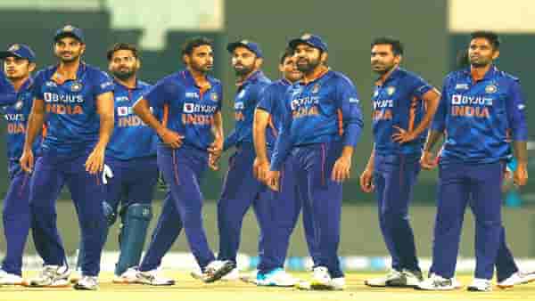 IND vs WI : बापाने केलं रक्ताचं पाणी, टीम इंडियामध्ये निवड पण बीसीसीआयने अजुनही बसवलंय बेंचवरच, पाहा कोण आहे?