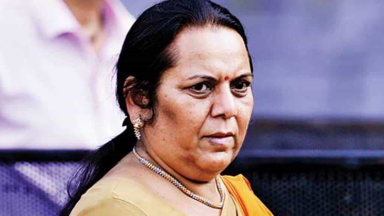 नीलम गोऱ्हे उपसभापती पदावर कायम राहिल्या तर लोकशाहीचा अपमान, ठाकरे गटाची टीका