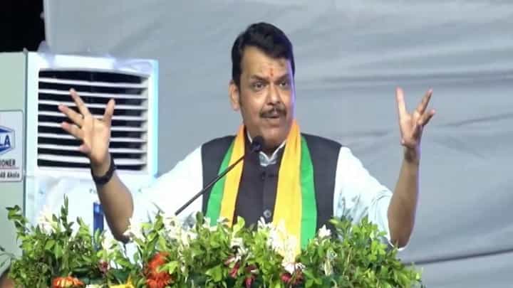 ‘आमच्या डोक्यावर बसून तुम्हाला मिऱ्या वाटू देणार नाही’, ठाकरे गटाच्या खासदाराचा भाजपला इशारा ‘आमच्या डोक्यावर बसून तुम्हाला मिऱ्या वाटू देणार नाही’, ठाकरे गटाच्या खासदाराचा भाजपला इशारा