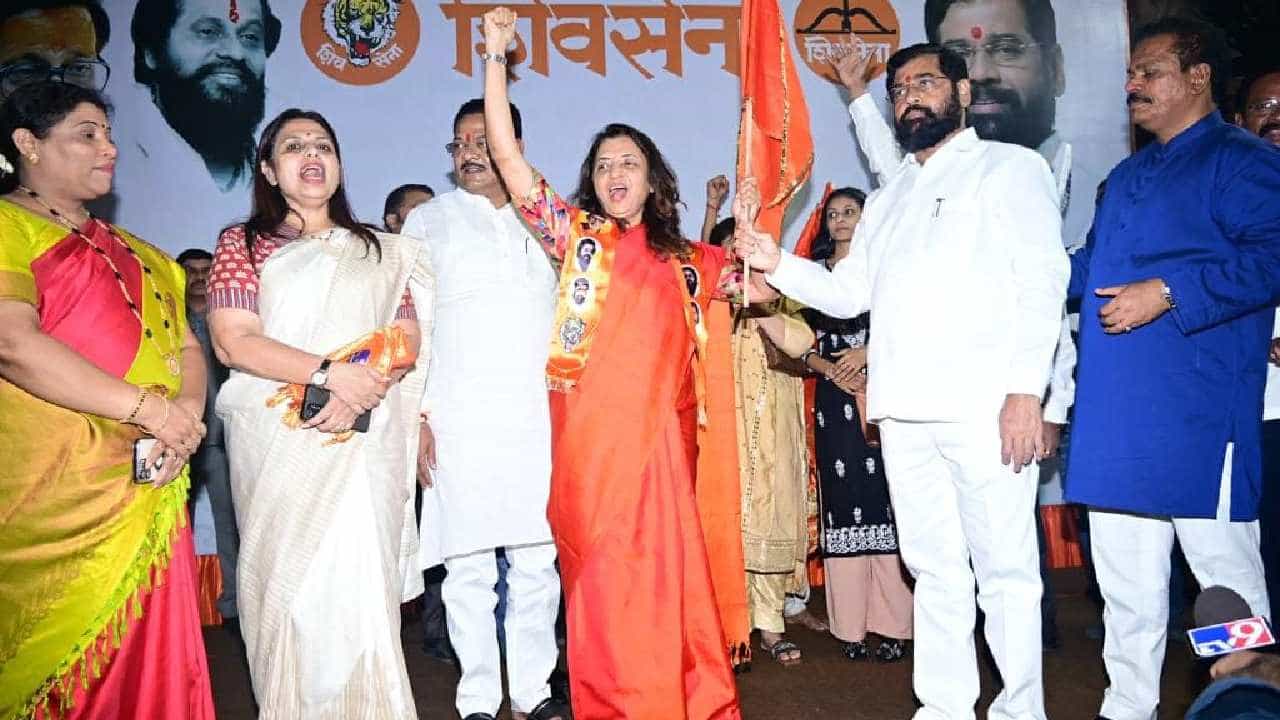 दानवे याचं विरोधी पक्षनेते पद धोक्यात? ठाकरे गटाची खेळी; मनिषा कायंदे यांच्या बाबत काय करणार मागणी? दानवे याचं विरोधी पक्षनेते पद धोक्यात? ठाकरे गटाची खेळी; मनिषा कायंदे यांच्या बाबत काय करणार मागणी?
