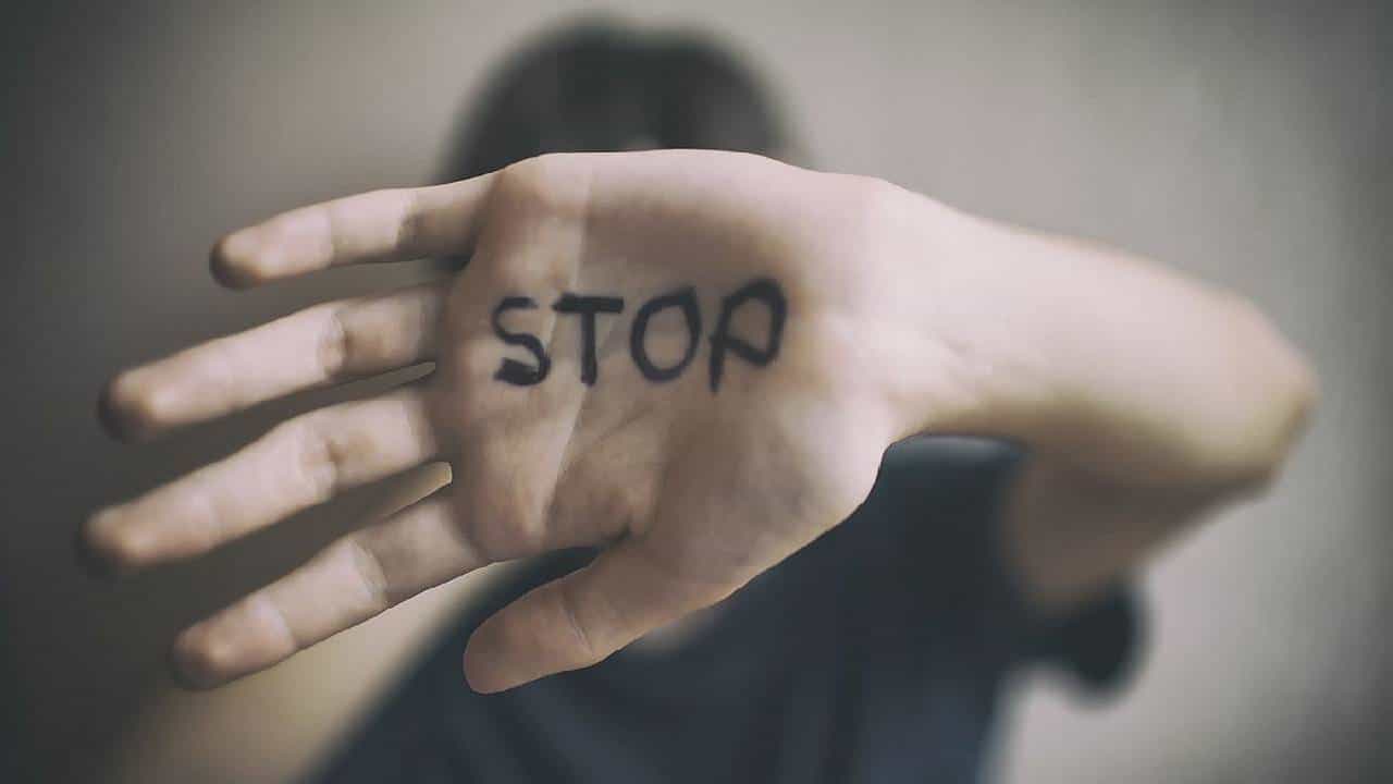 पिस्तुलचा धाक दाखवून सासऱ्याचे हॉटेल नावावर करुन घेतले, सांस्कृतिक शहरात चाललंय काय?