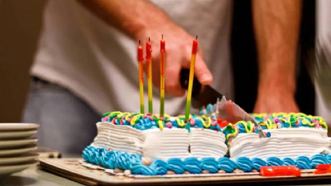 वाढदिवसाचा केक कापताना जपून… या तरुणाच्या बाबतीत जे घडलं ते तुमच्याही सोबत घडू शकतं