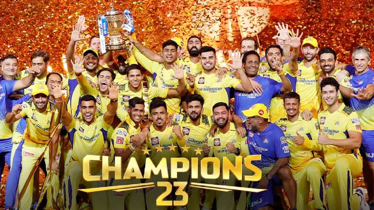 आयपीएल 2023 स्पर्धा संपून आता जवळपास 20 दिवस उलटले आहेत. एम एस धोनीच्या नेतृत्वाखाली चेन्नई सुपर किंग्स संघाने जेतेपदावर नाव कोरलं. आयपीएल संपली असून प्रत्येक संघातील खेळाडू आता आपल्या देशासाठी खेळत आहेत.