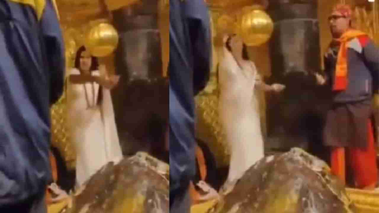 Kedarnath Viral Video : केदारनाथ मंदिर गाभाऱ्यात महिलेने उडवले पैसे, व्हायरल व्हिडीओमुळे भाविकांचा संताप