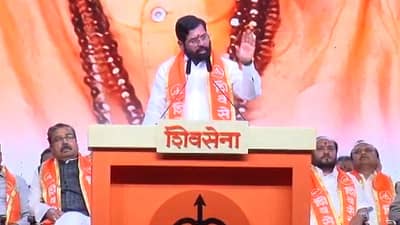 ‘रिक्षावाला म्हणून हिनवलं पण याच रिक्षानं तुमच्या मर्सिडीजला खड्ड्यात घातलं’; शिंदे यांचा घणाघात