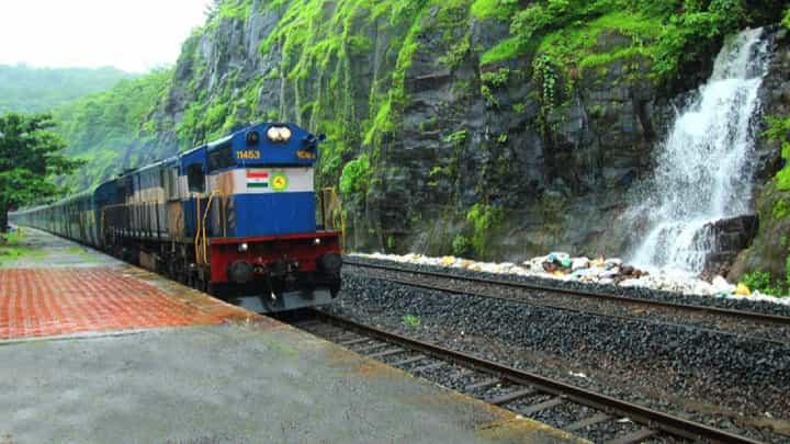 कोकण रेल्वे मार्गावरील मोठी अपडेट; 12 स्थानकांचा लवकरच होणार कायपालट कोकण रेल्वे मार्गावरील मोठी अपडेट; 12 स्थानकांचा लवकरच होणार कायपालट