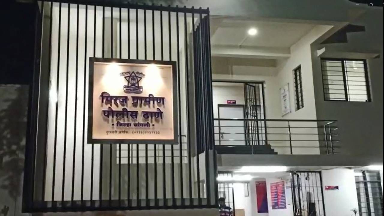 Crime News : जमीनीचा वाद टोकाला गेला, लहान भावाने मोठ्या भावावर रस्त्यात हल्ला केला, जोरात ओरडण्याचा आवाज आला अन् क्षणात