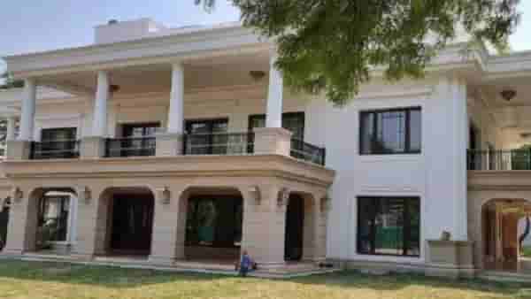 Kejriwal Bungalow Case | मुख्यमंत्र्यांनी निवासस्थानावर 45 कोटी खर्च केला? पहिली Action अधिकाऱ्यांवर, त्यानंतर....
