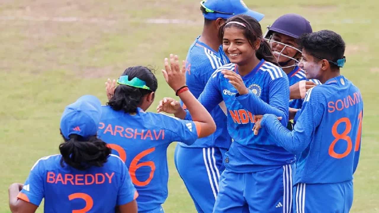 इंडिया ए ने एसीसी वूमन्स एमर्जिंग आशिया कप स्पर्धेतील अंतिम सामन्यात धडक मारली आहे. विशेष बाब म्हणजे टीम इंडिया फक्त एक मॅच जिंकून अंतिम फेरीत पोहचलीय.