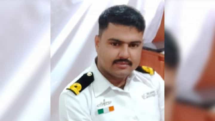 बनावट मेजरनंतर आता तोतया नौदल अधिकारीही पोलीसांच्या जाळ्यात बनावट मेजरनंतर आता तोतया नौदल अधिकारीही पोलीसांच्या जाळ्यात