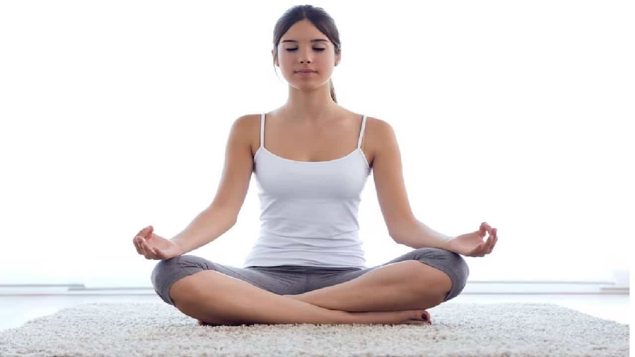 योगासने ही आपल्याला अनेक आजारांपासून दूर ठेवण्याचे काम करतात. हृदय निरोगी ठेवण्यासाठीही अनेक योगासने करता येतात. हृदय निरोगी ठेवण्यासाठी कोणती योगासने फायदेशीर ठरतात ते जाणून घेऊया.