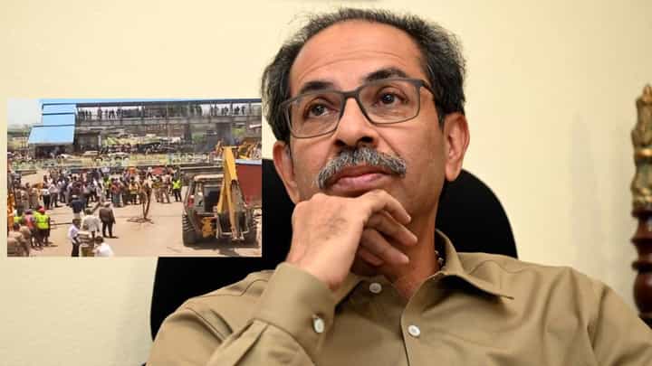 VIDEO : ‘मातोश्री’च्या जवळच असणऱ्या शाखेवरच चालला BMC चा बुलडोझर VIDEO : ‘मातोश्री’च्या जवळच असणऱ्या शाखेवरच चालला BMC चा बुलडोझर