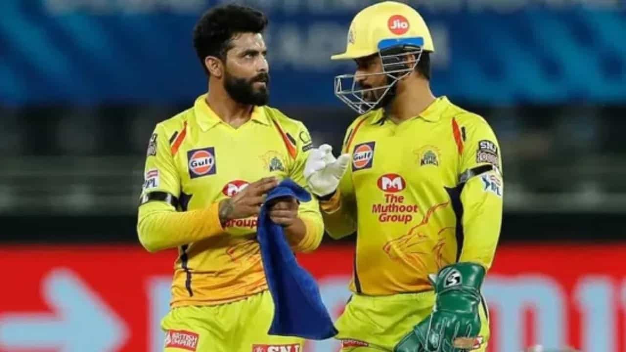 आयपीएल 2023 स्पर्धेचं जेतेपद महेंद्रसिंह धोनीच्या नेतृत्वाखाली चेन्नई सुपर किंग्सने जिंकलं. चेन्नईचं धोनीच्या नेतृत्वाखाली पाचवं जेतेपद आहे. पण असं असलं तरी रवींद्र जडेजा आणि एमएस धोनी यांच्यात वाद असल्याच्या बातम्या समोर आल्या होत्या.