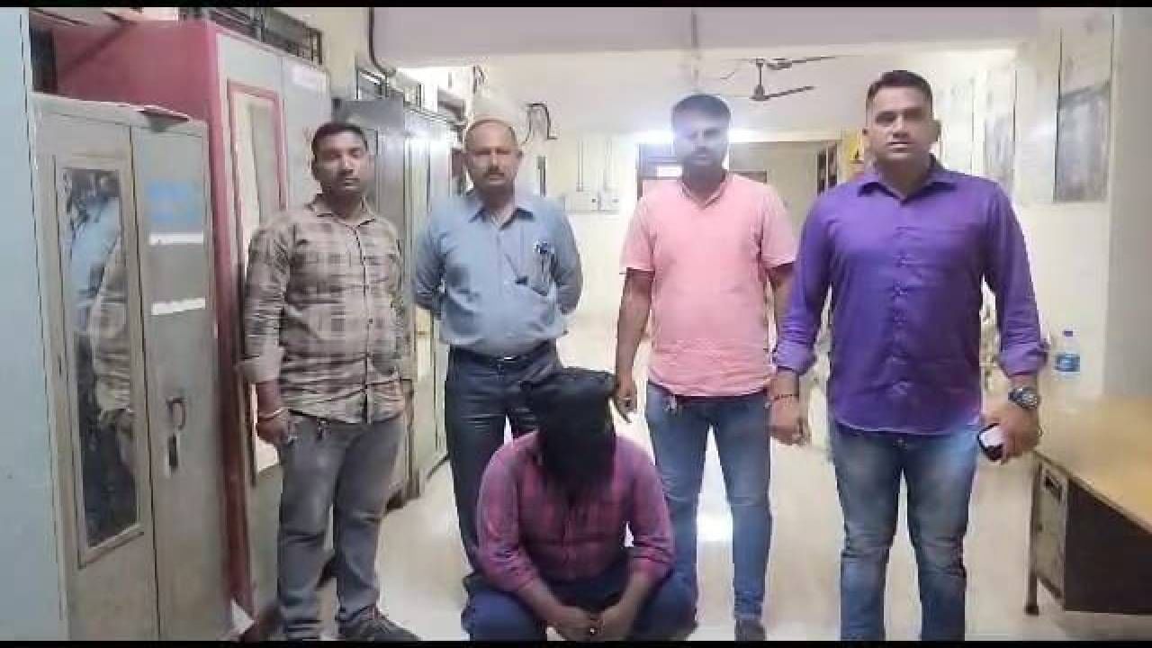 डुप्लीकेट आधारद्वारे सिमकार्ड अॅक्टिव्ह करायचे, पोलिसांच्या छापेमारीत धक्कादायक माहिती उघड