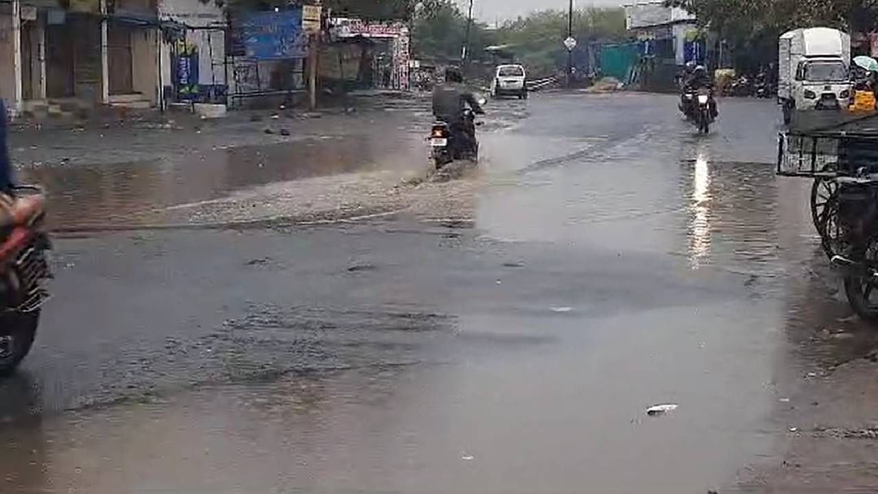 पुढचे दोन दिवस हवामान विभागाकडून पावसाचा अंदाज व्यक्त करण्यात आला आहे.