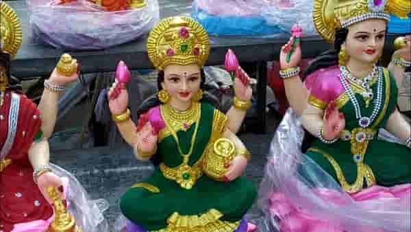 Mata Lakshami 2023 : घरात चुकूनही ठेवू नये माता लक्ष्मीची अशी मुर्ती, लाभा ऐवजी होऊ शकते नुकसान