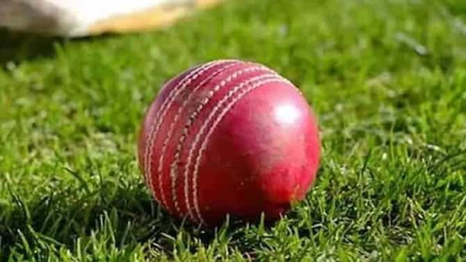 Cricket | 8 सिक्स 15 फोर, बॅट्समनचा तडाखा, मैदानात दे दणादण बॅटिंग