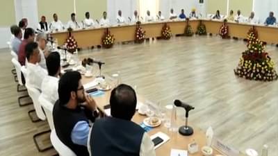 शरद पवार म्हणाले, आम्ही एकमेकांना शिव्या घालणारे एकत्र आलो, विरोधी पक्षांच्या बैठकीतली Inside Story