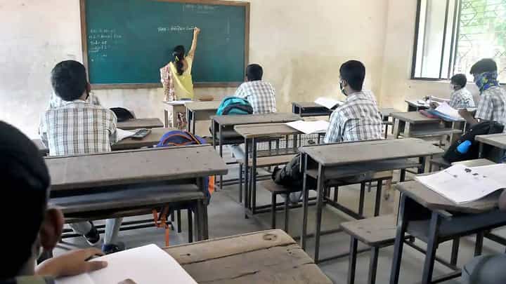 दे धक्क्याला ब्रेक! आता 5 वी, 8 वी पास असाल तरच पुढच्या वर्गात प्रवेश; काय आहे नवीन नियम दे धक्क्याला ब्रेक! आता 5 वी, 8 वी पास असाल तरच पुढच्या वर्गात प्रवेश; काय आहे नवीन नियम