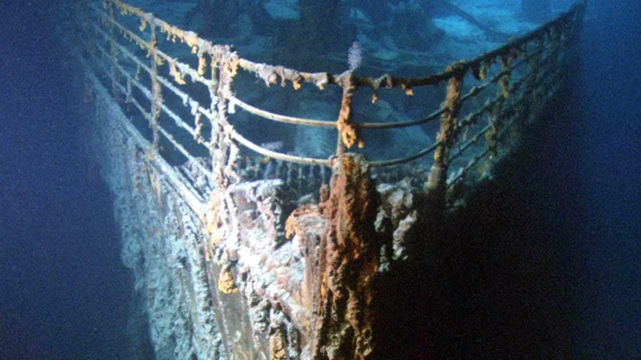 टायटॅनिक जहाजाच्या अपघाताला आता 110 वर्षे उलटून गेली. तरी देखील या अपघाताविषयी लोकांच्या मनात अनेक प्रश्न, कुतूहल आणि या अपघाताची माहिती घेण्याची उत्सुकता आहे. हा अपघात आजही चर्चेला केंद्रस्थानी असतो.