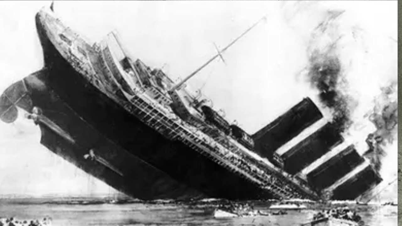 ज्या हिमनगाला टायटॅनिक जहाज धडकलं, त्या हिमनगाचं वजन 1.5 मिलियन टन इतकं होतं. त्यामुळे या हिमनगाला धडकल्यानंतर हे जहाज टीकाव धरू शकलं नाही अन् जहाजाचे दोन तुकडे झाले.