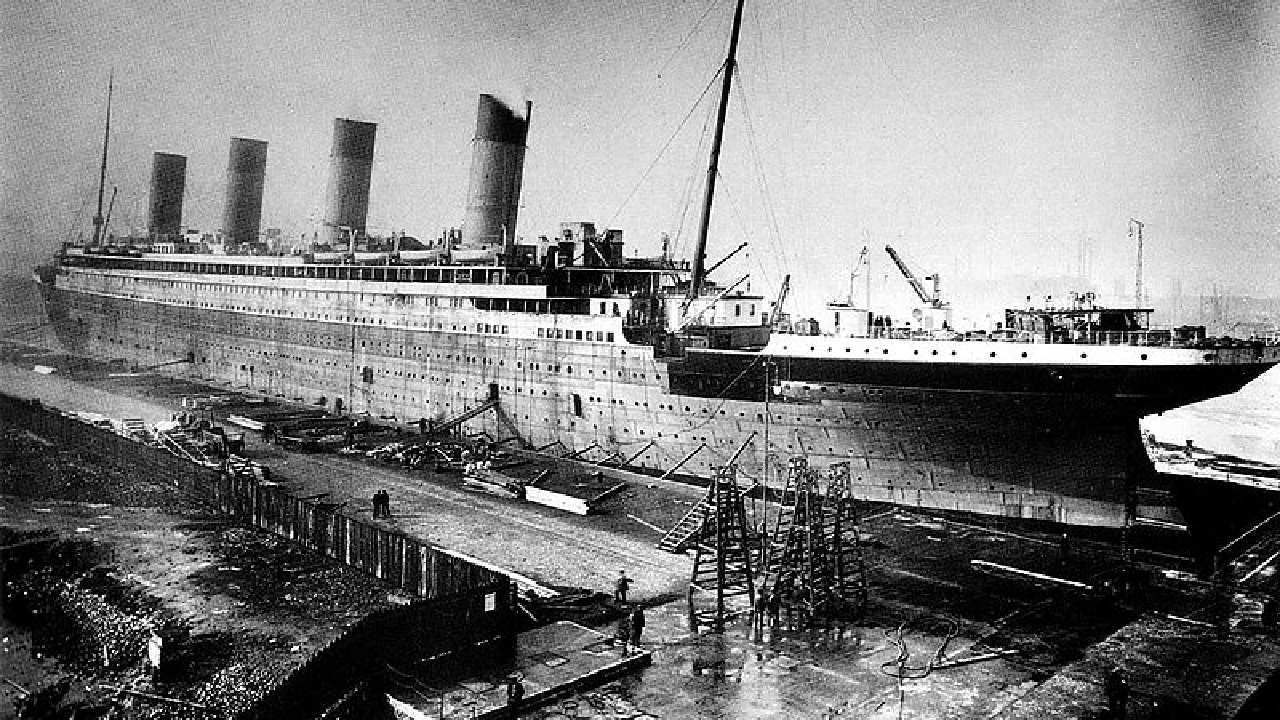 साल होतं 1992 चं. वेळ होती 14-15 एप्रिलच्या मध्यरात्रीची... टायटॅनिक हे जहाज प्रवाशांना घेऊन जहाज इंग्लंडच्या साउथॅम्प्टनकडून अमेरिकेतील न्यूयॉर्ककडे प्रवास करत होतं.