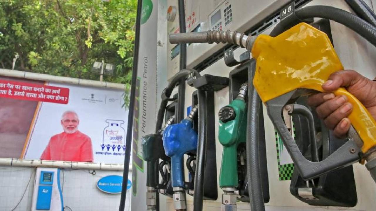 Petrol Diesel Cheaper : कच्चा तेलात मोठी घसरण, लवकरच ही आनंदवार्ता येऊन धडकणार