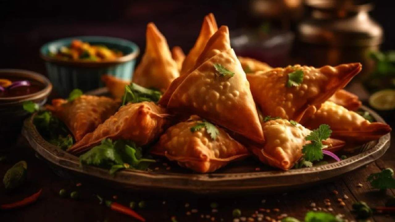 Samosa History : भारतात कुठून आला समोसा? जाणून घ्या समोसा पदार्थाचा इतिहास