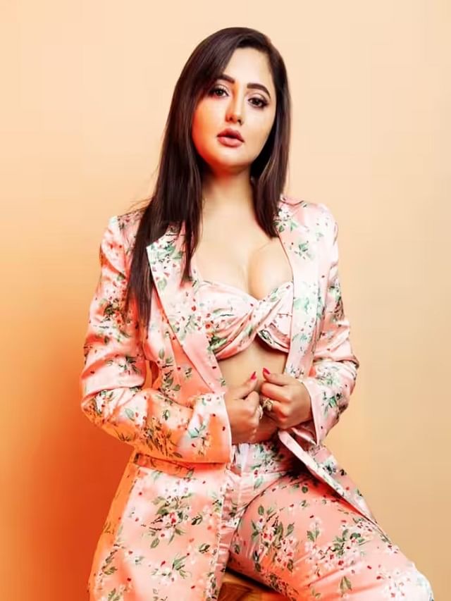 अनेक मालिकांमध्ये महत्त्वाची भूमिका साकारत अभिनेत्रीने चाहत्यांच्या मनात राज्य केलं. पण सोशल मीडिया पोस्टमुळे अभिनेत्री चर्चेत असते.