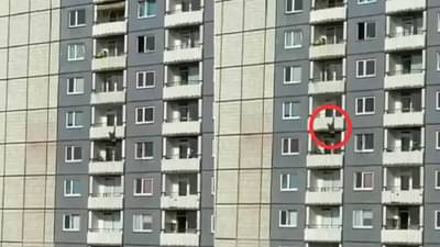 VIDEO | उंच इमारतीच्या बाल्कनीतून एकाने उडी घेतली, कमकुवत मनाच्या लोकांनी व्हिडिओ पाहू नये