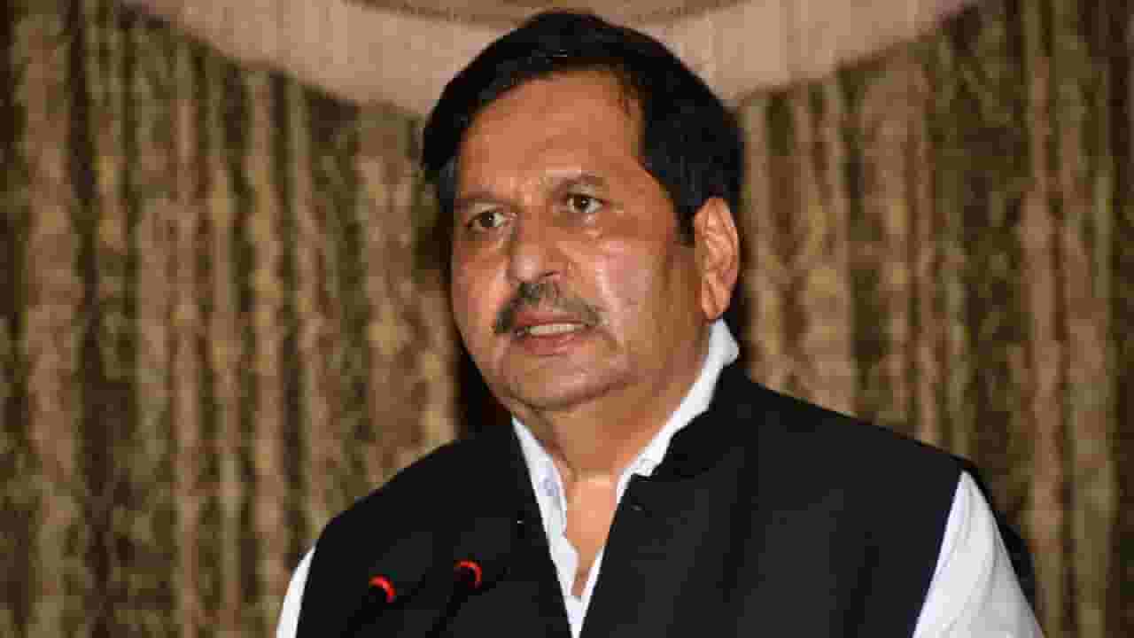 बीएमसीतील ‘त्या’ कार्यालयांवरून काँग्रेस महिला नेत्याचा भाजपवर हल्ला? लोढा यांचे थेट उत्तर म्हणाले, ‘कोणी आडवं...’ बीएमसीतील ‘त्या’ कार्यालयांवरून काँग्रेस महिला नेत्याचा भाजपवर हल्ला? लोढा यांचे थेट उत्तर म्हणाले, ‘कोणी आडवं...’