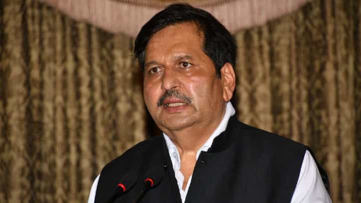 लोढा यांच्या कार्यालयावरून ठाकरे गटाच्या नेत्याचा टोला, ‘दुर्दैवाने, त्या कार्यालयात कार्यकर्ते माजी नगरसेवक’ लोढा यांच्या कार्यालयावरून ठाकरे गटाच्या नेत्याचा टोला, ‘दुर्दैवाने, त्या कार्यालयात कार्यकर्ते माजी नगरसेवक’