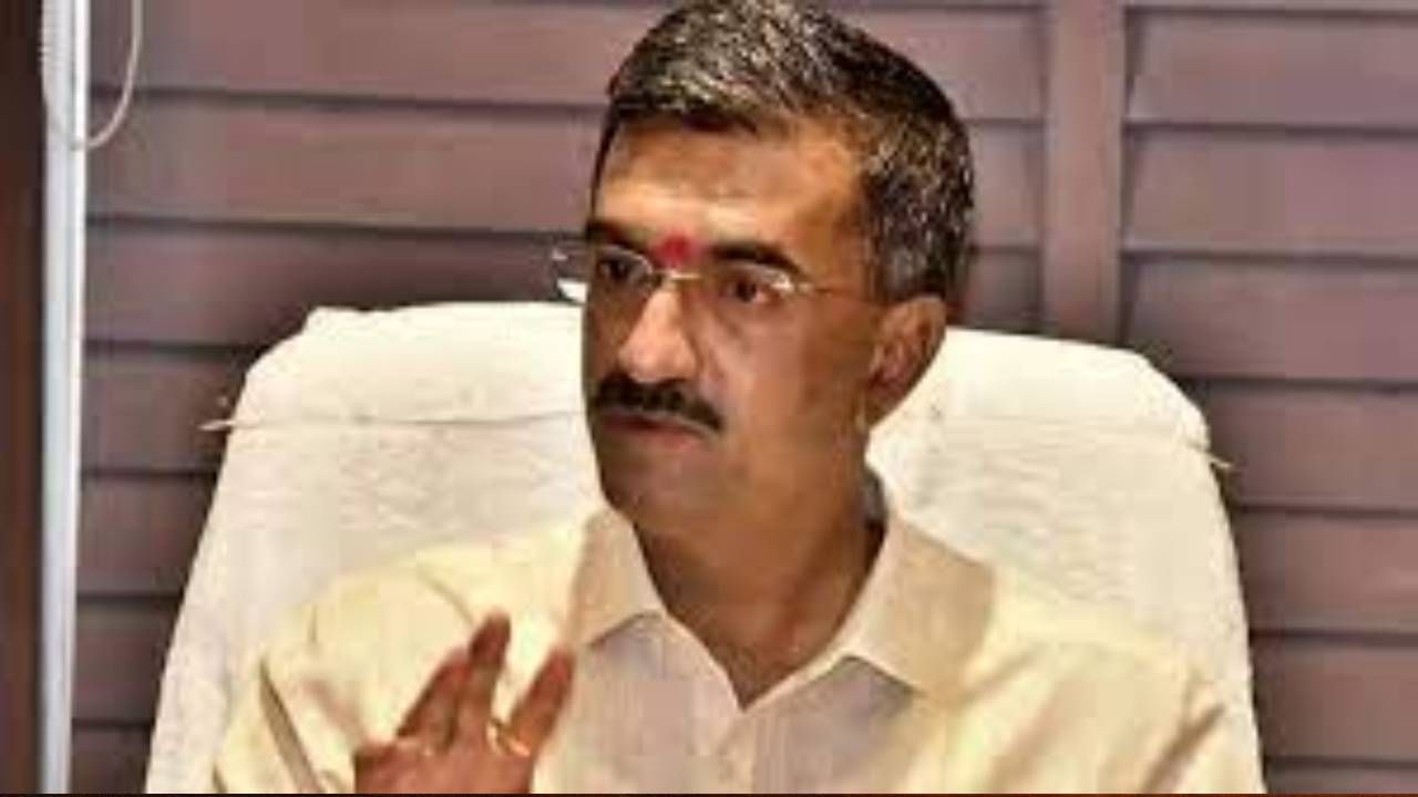 बाकी सर्व बडवे आणि भडवे, त्यातला एक पाटणमध्ये जन्माला आला; शंभूराज देसाई यांच्यावर ठाकरे गटाच्या नेत्याचा घणाघात बाकी सर्व बडवे आणि भडवे, त्यातला एक पाटणमध्ये जन्माला आला; शंभूराज देसाई यांच्यावर ठाकरे गटाच्या नेत्याचा घणाघात
