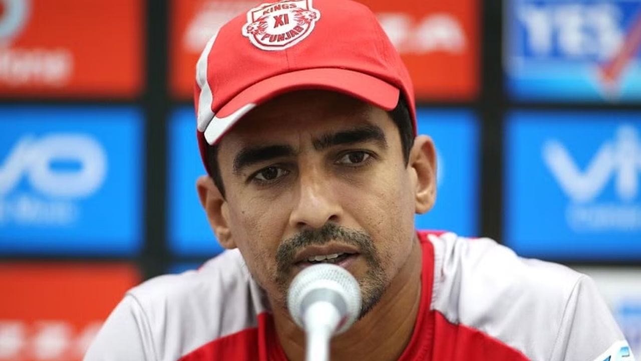 देशांतर्गत क्रिकेटमधील सर्वोत्तम प्रदर्शन केलं आहे. आयपीएलमध्ये दिल्ली कॅपिटल्स, पुणे वॉरियर्स आणि चेन्नई सुपर किंग्जचा भाग होता. मात्र त्याला टीम इंडियाकडून खेळण्याची संधी मिळाली नाही. मिथुन मन्हासने आयपीएलमध्ये 55 सामने खेळले आहेत.