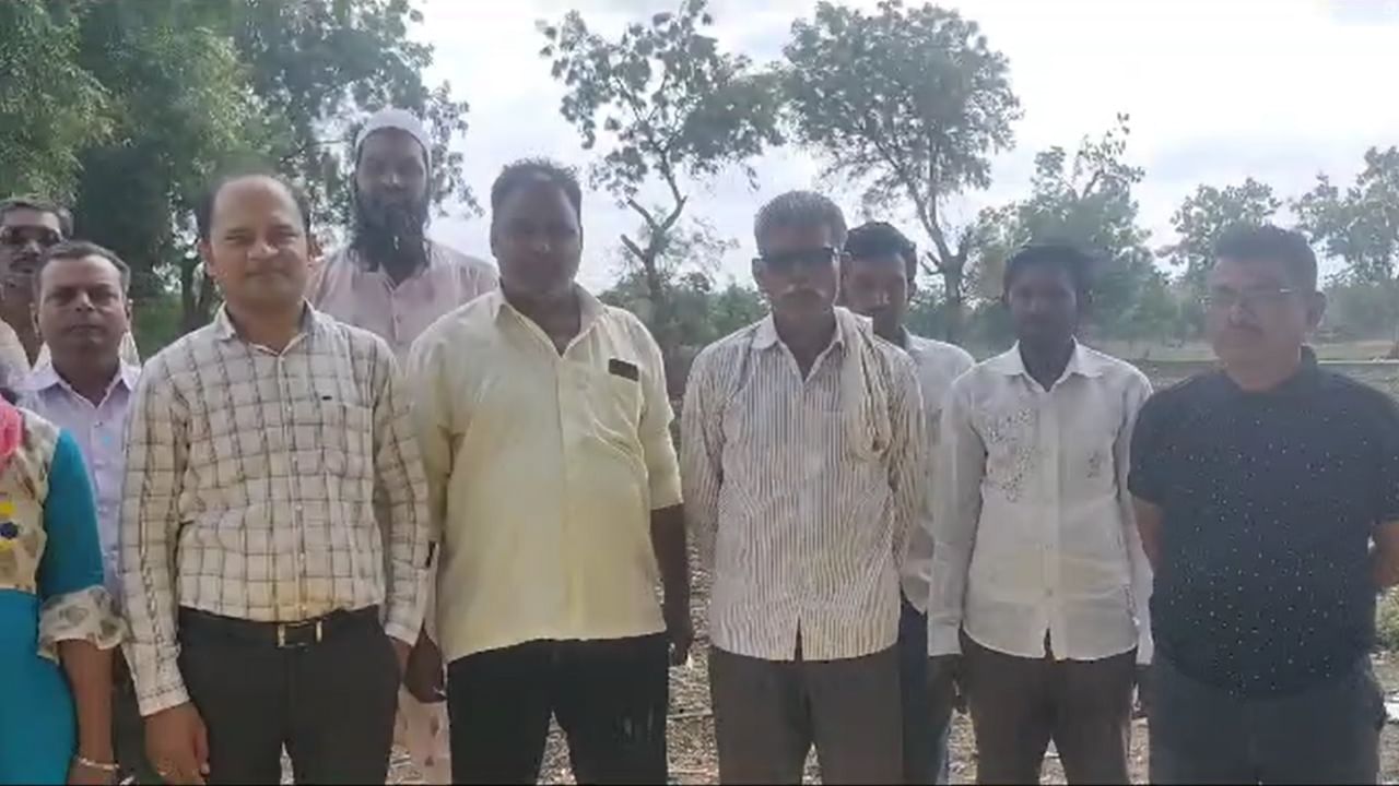 उपस्थित शेतकऱ्यांना कृषी विभागाच्या वतीने देण्यात येणाऱ्या विविध योजनांची माहिती सुद्धा यावेळी देण्यात आली.