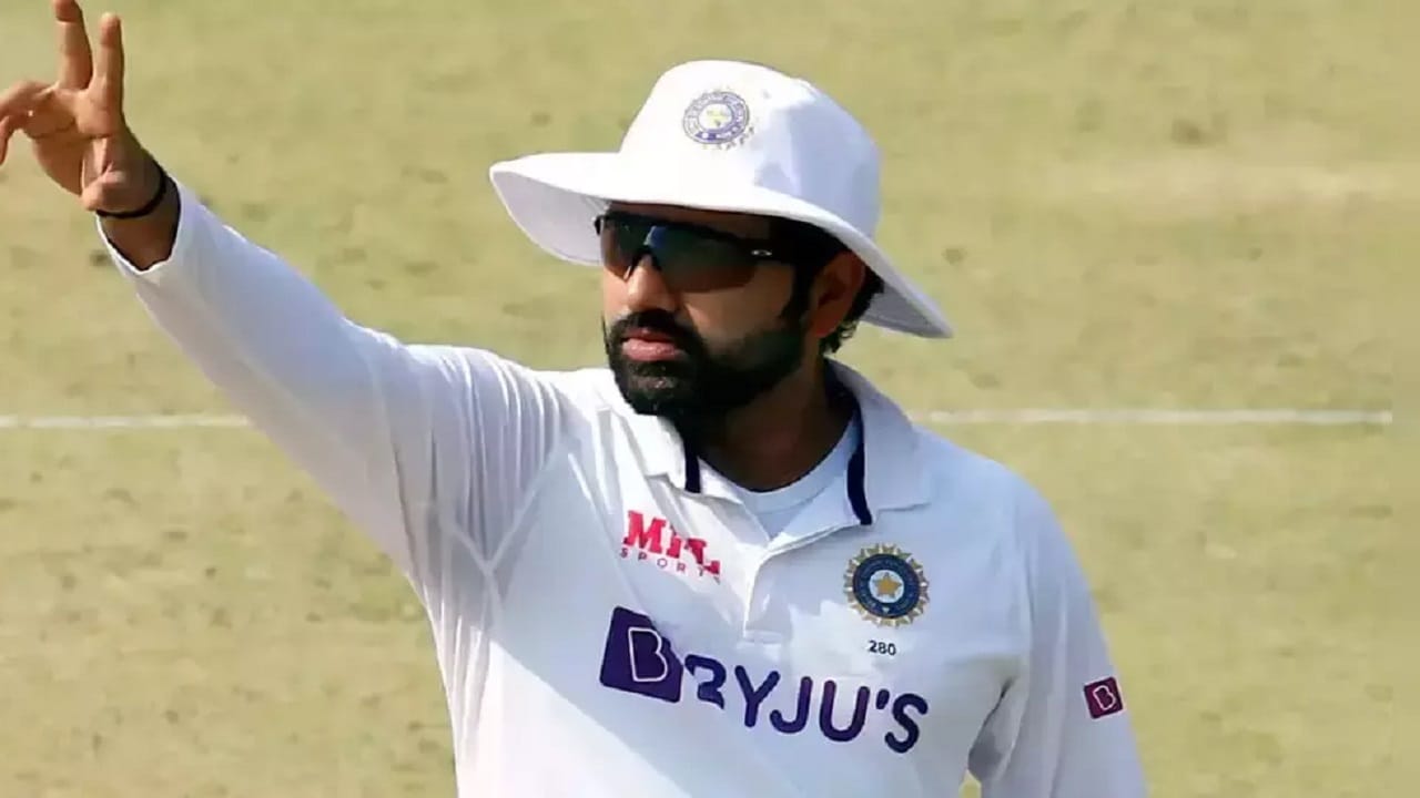 हरभजन सिंगने त्याच्या यूट्यूब चॅनलवर प्लेइंग 11 बद्दल माहिती दिली. शुभमन गिल आणि रोहित शर्मा यांनी डावाची सुरुवात करावी, तर यशस्वी जैस्वालला तिसऱ्या क्रमांकावर खेळवण्याचा प्रयत्न केला पाहिजे, असं हरभजनने आहे. त्यासोबतच भज्जीने त्याची प्लेइंग 11 निवडली आहे.