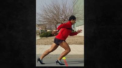 Viral Video : कमाल आहे, पुरुषाने हाय हील्स घालून शंभर मीटर रेसमध्ये केला गिनिज वर्ल्ड रेकॉर्ड