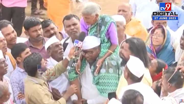 वृद्ध आईला खांद्यावर उचलून घेतलं अन् थेट...पाहा माऊलीच्या पालखी सोहळ्यात नेमकं काय घडलं? वृद्ध आईला खांद्यावर उचलून घेतलं अन् थेट...पाहा माऊलीच्या पालखी सोहळ्यात नेमकं काय घडलं?