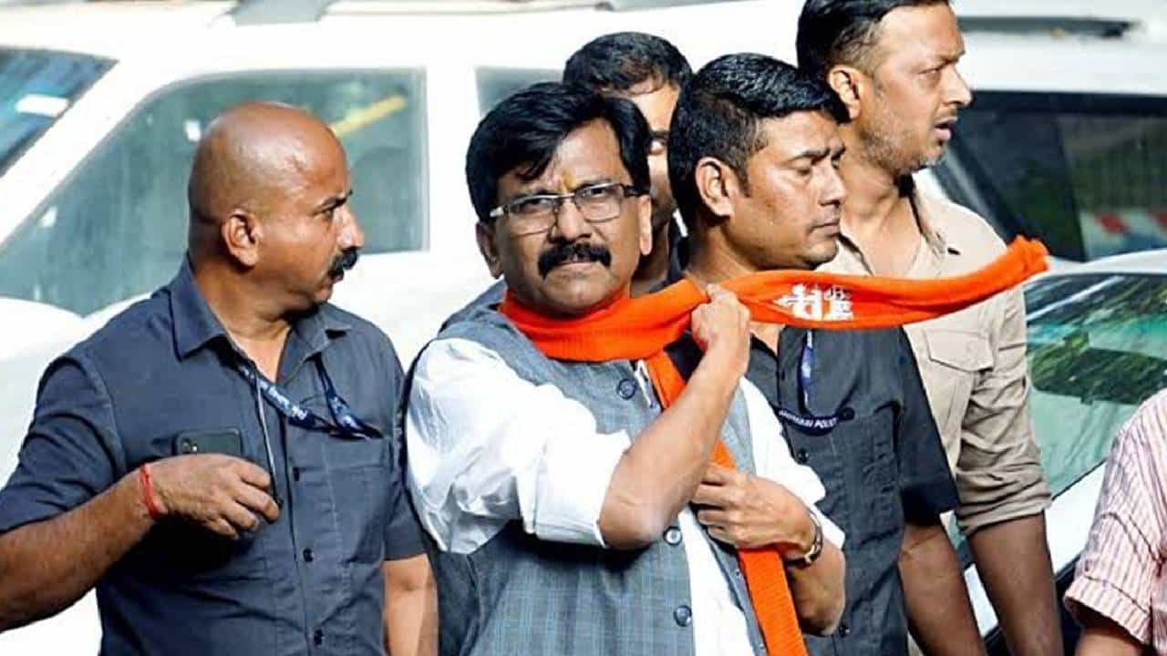 पत्राचाळ घोटाळा प्रकरणात राऊत यांच्या अडचणीत वाढ, ईडी ची न्यायालयाकडे कोणती मागणी? पत्राचाळ घोटाळा प्रकरणात राऊत यांच्या अडचणीत वाढ, ईडी ची न्यायालयाकडे कोणती मागणी?