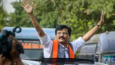 ‘राऊत यांना ब्लॅकमेल करण्यासाठीच सगळ्या यंत्रणाचा केंद्रासह राज्याकडून वापर’; शिवसेना नेत्याचा हल्लाबोल