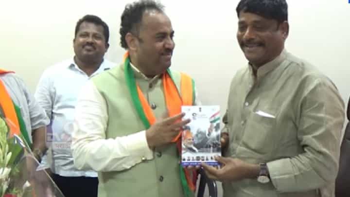 रवी धंगेकर माझे मित्र, संजय काकडे यांच्या भेटीमागचं नेमकं कारण काय? पाहा व्हिडीओ... रवी धंगेकर माझे मित्र, संजय काकडे यांच्या भेटीमागचं नेमकं कारण काय? पाहा व्हिडीओ...