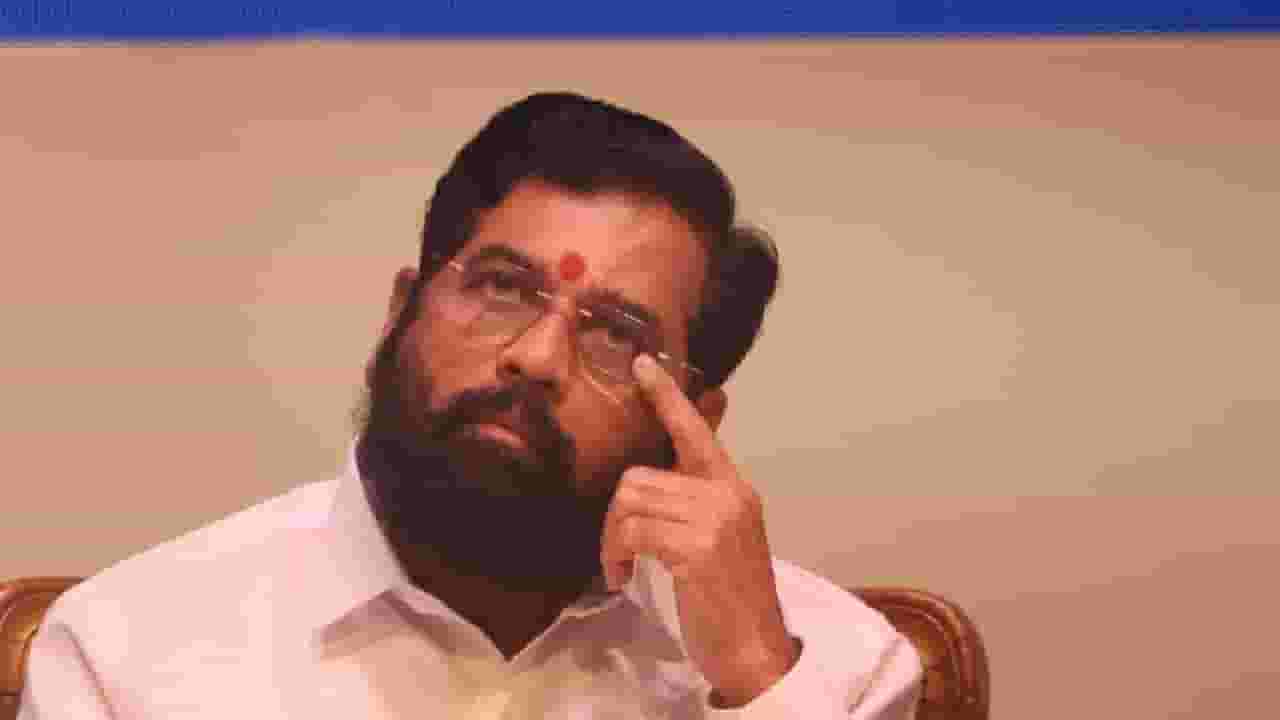 समृद्धी महामार्गावर भीषण बस अपघात; मृतांच्या कुटुंबांना 5 लाख; जखमींवर सरकार उपचार करणार : मुख्यमंत्री समृद्धी महामार्गावर भीषण बस अपघात; मृतांच्या कुटुंबांना 5 लाख; जखमींवर सरकार उपचार करणार : मुख्यमंत्री