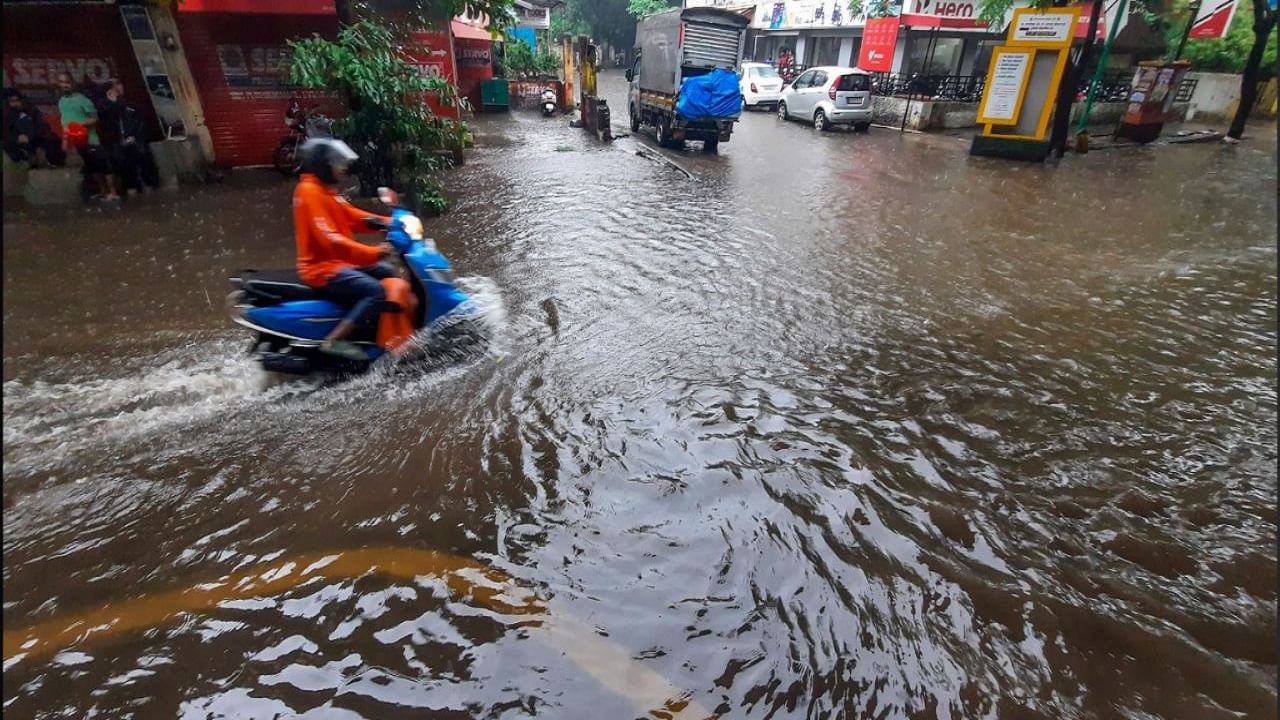 महाराष्ट्रभरात पावसाची जोरदार बॅटिंग, कुठे भुस्खलन, तर कुठे साचलं पाणी, पाहा स्पेशल रिपोर्ट...