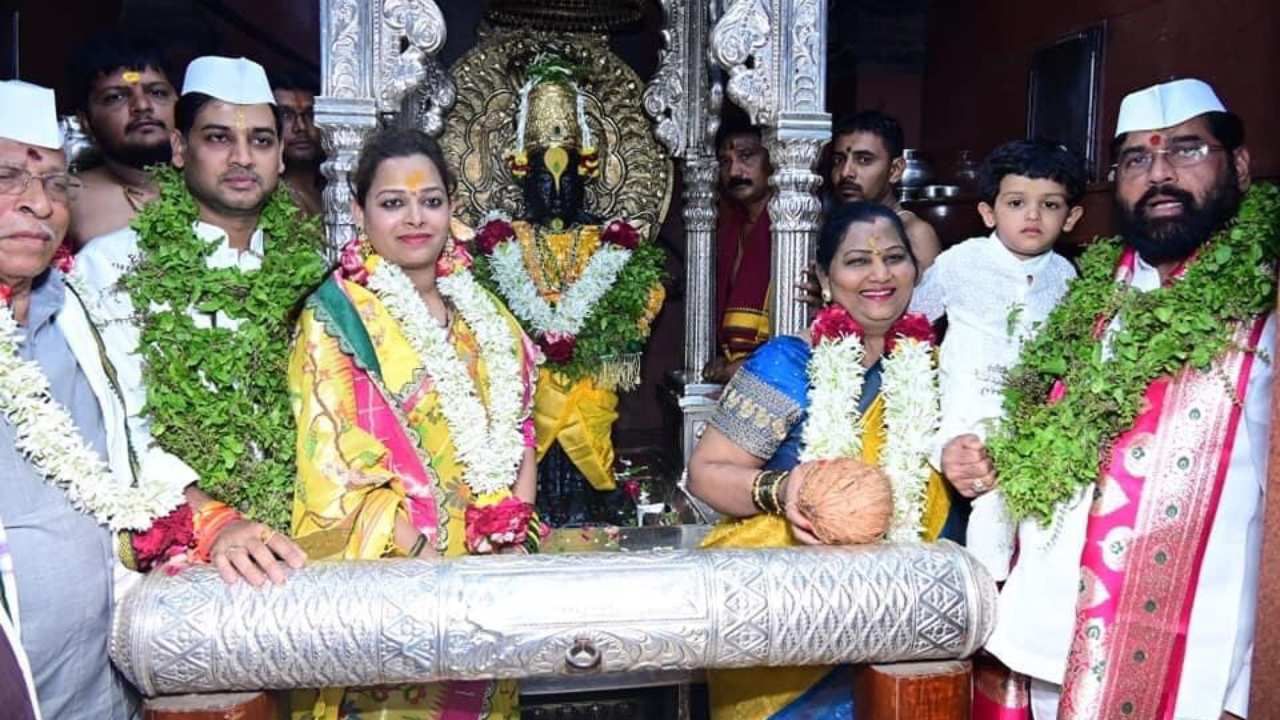 या महापूजेवेळी खासदार श्रीकांत शिंदे देखील सपत्नीक उपस्थित होते.