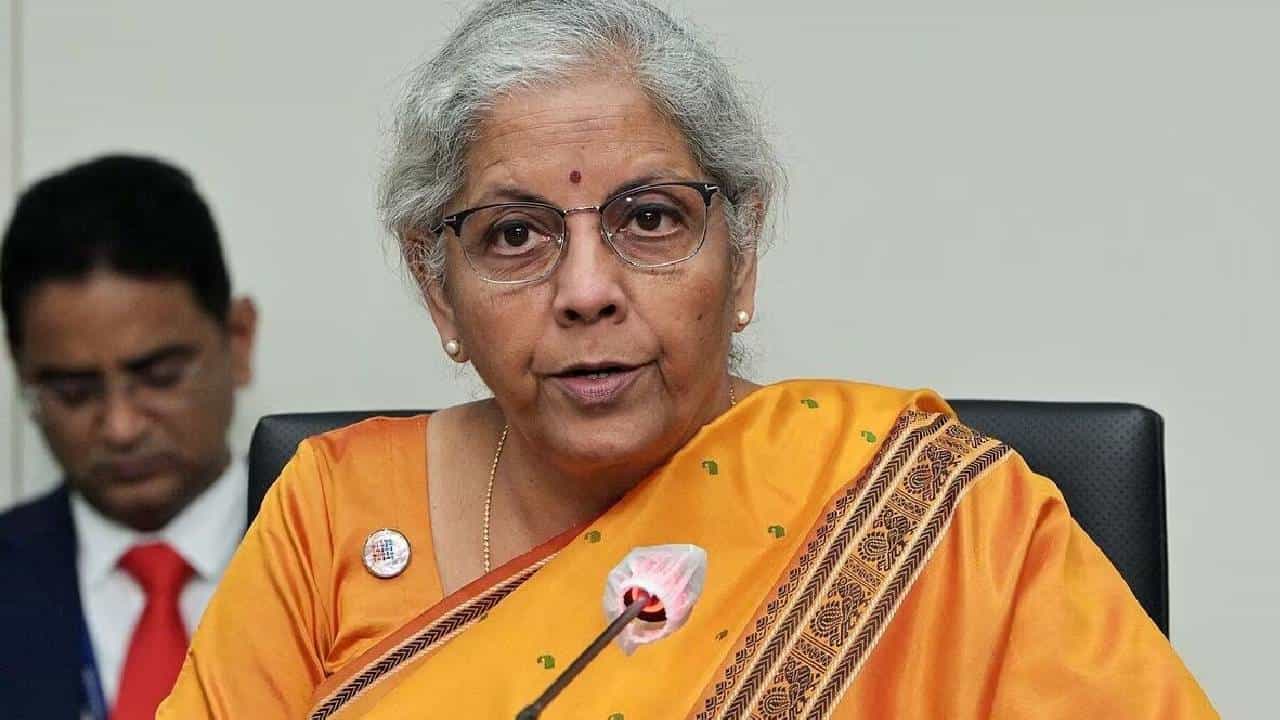 Income Tax Return : ITR भरणाऱ्यांसाठी महत्वाची बातमी! नाही तर करदात्यांना 5000 रुपयांचा दणका