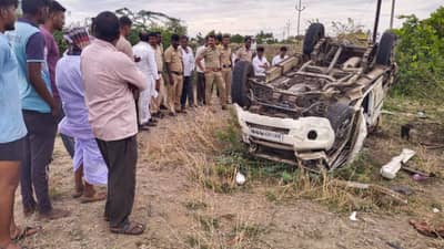 पंढरपूरला विठ्ठलाच्या दर्शनासाठी चालले होते, वाटेतच गाडीला अपघात, एक भाविक ठार