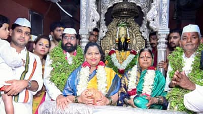 “विठ्ठलाच्या पूजेचा मान मिळाल्याने धन्य झालो”, नगरच्या काळे दाम्पत्याला मिळाला शासकीय पूजेचा मान