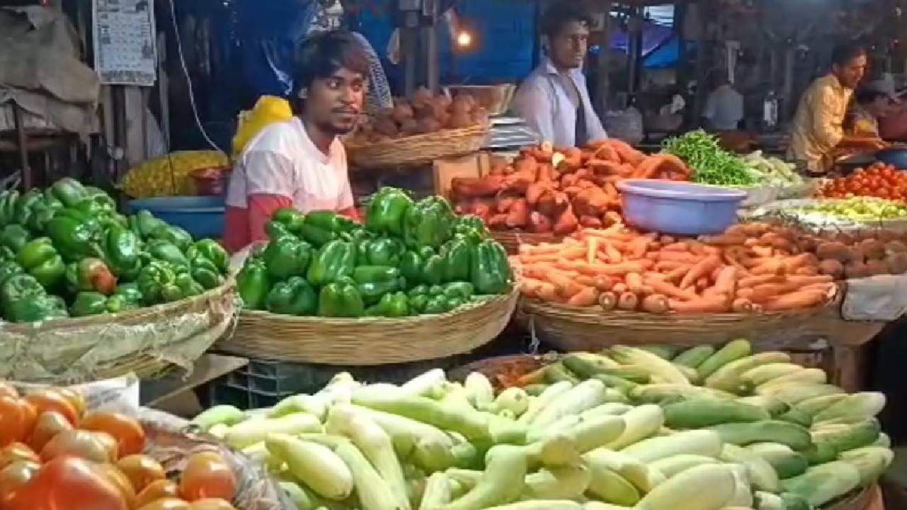 गृहिणींचे बजेट कोलमडले!; जाणून घ्या किरकोळ बाजारातील भाजीपाल्याचे भाव