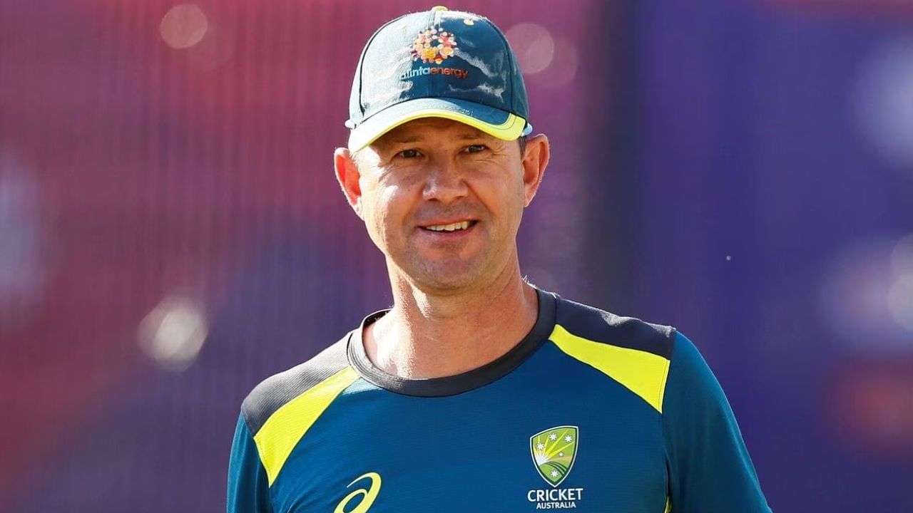 ऑस्ट्रेलियाच्या रिकी पॉटिंग या यादीत पाचव्या स्थानावर आहे. त्याने 168 टेस्ट, 375 वनडे आणि 17 टी-20 सामने खेळले आहेत. पॉटिंगच्या नावावर 27483 धावा आहेत. 